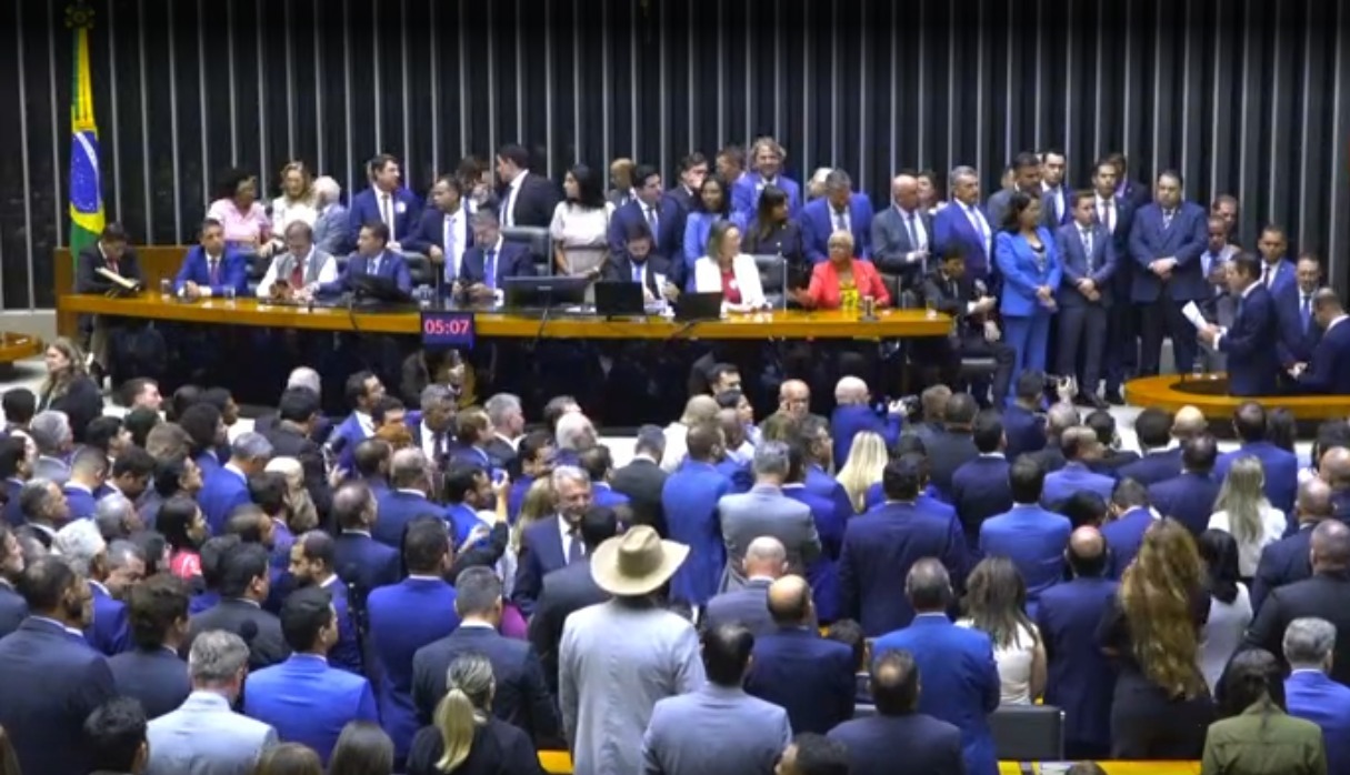 Candidatos à presidência da Câmara fazem discursos antes da votação