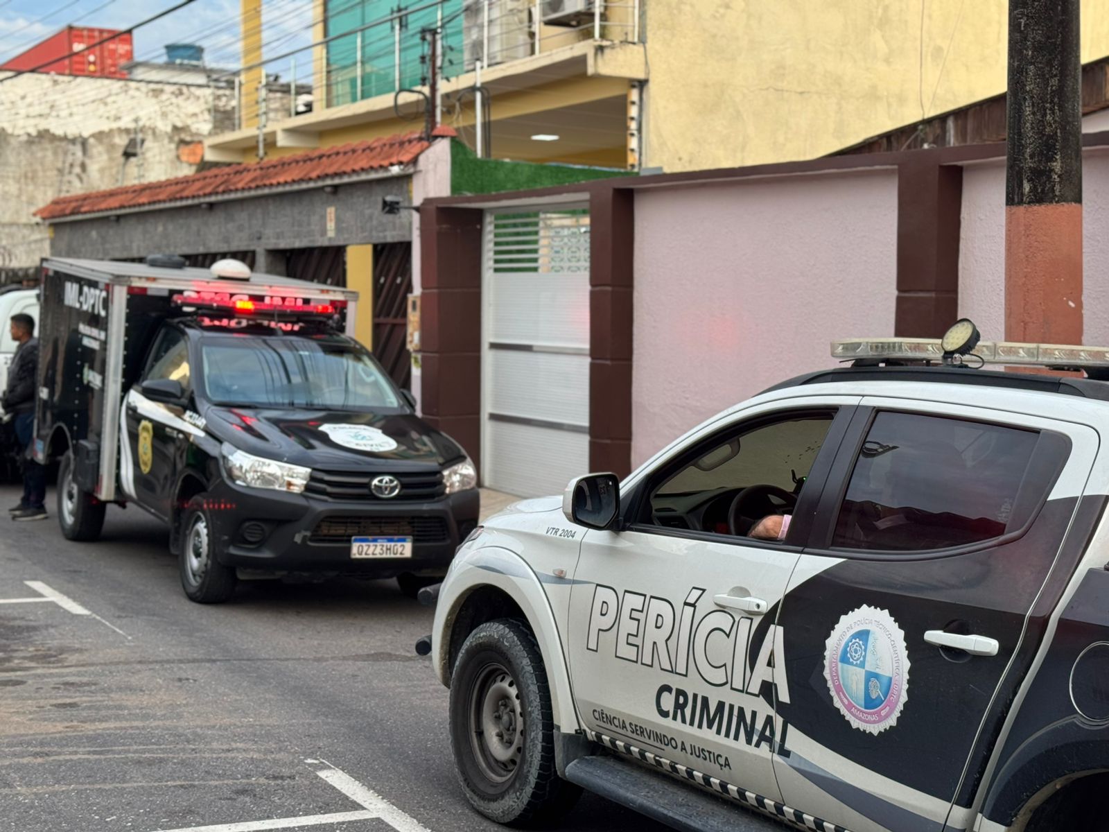 Morador reage a assalto e mata suspeito dentro de casa no Parque 10