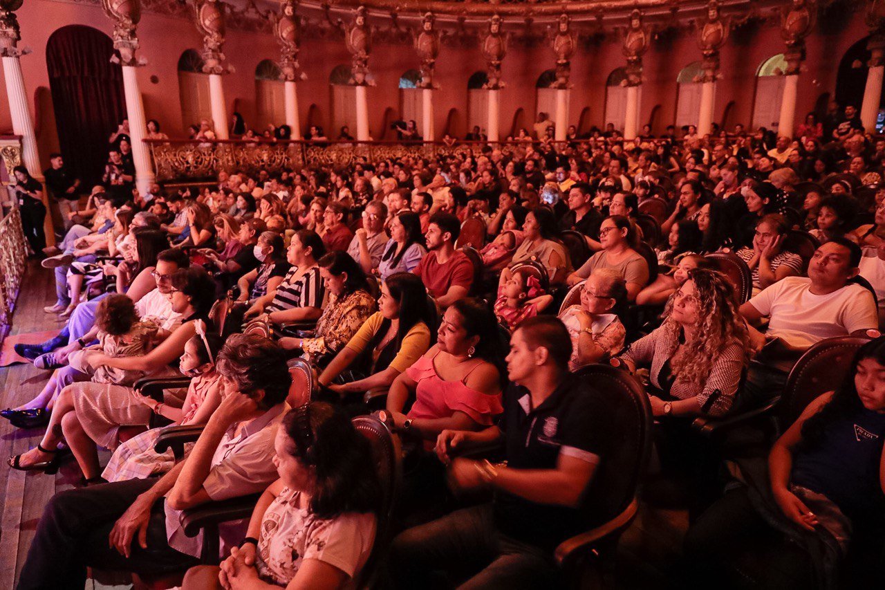Teatro Amazonas reabre para visitação turística e inicia temporada de espetáculos