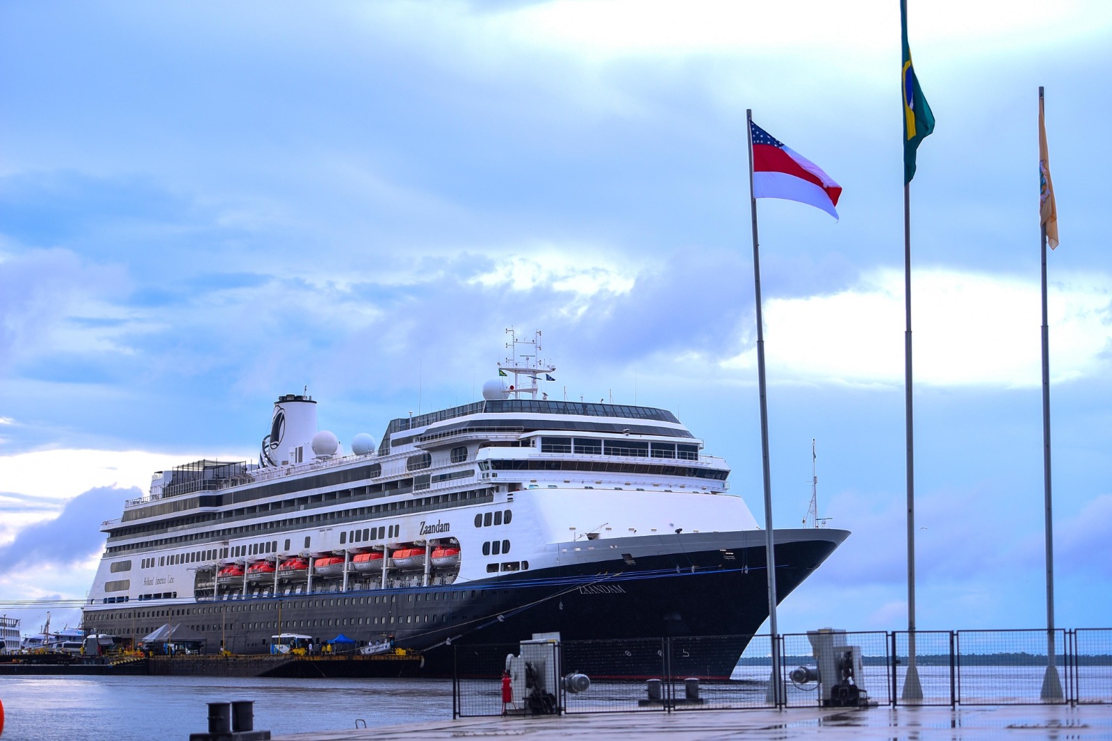 Mais de 2 mil estrangeiros desembarcam em Manaus a bordo de cruzeiro