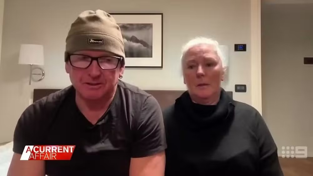 Casal é forçado a viajar ao lado de corpo após passageira falecer durante voo