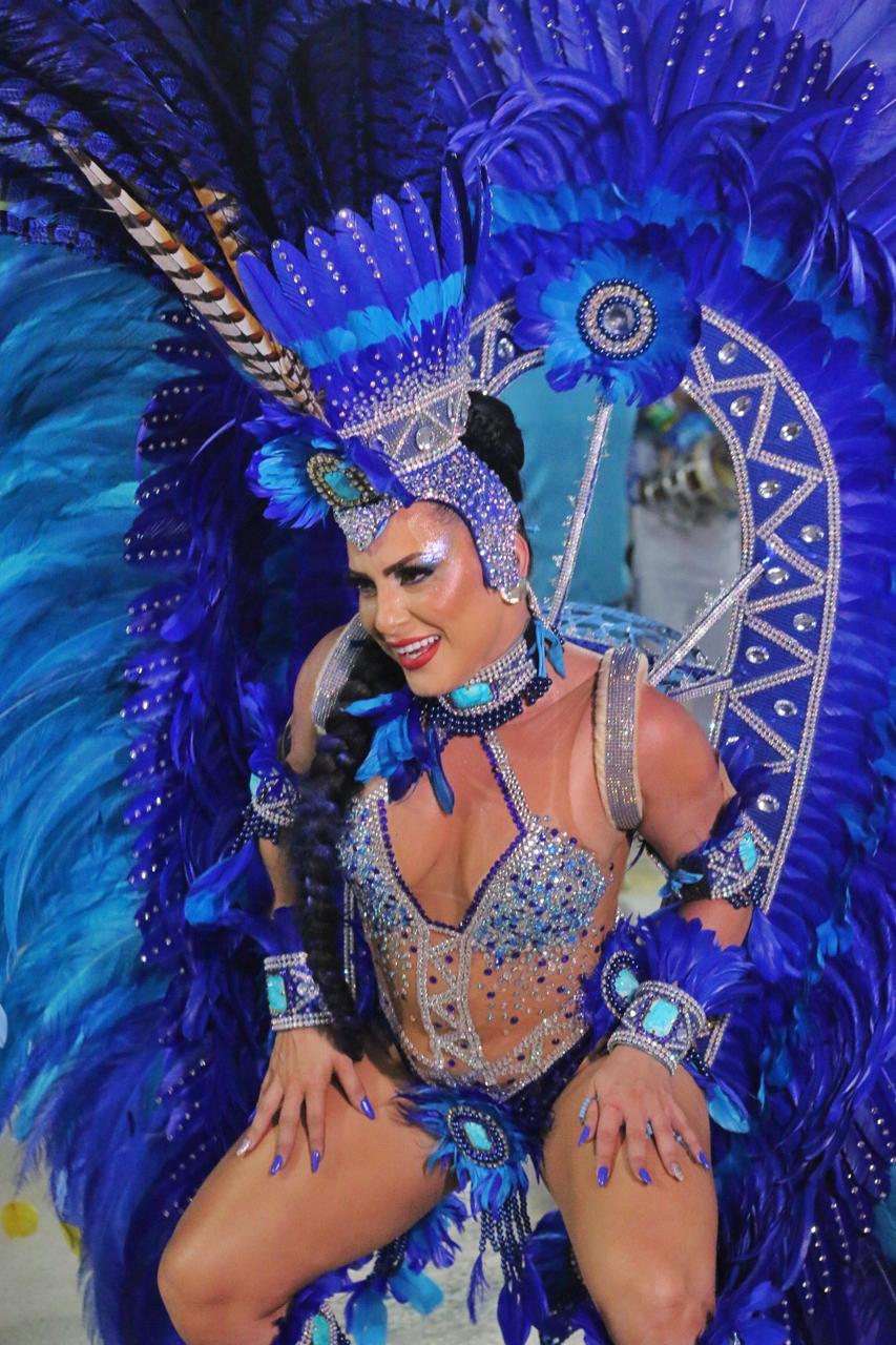 Torcida Arrocha Alvorada levanta o público no Sambódromo de Manaus com enredo sobre mulher