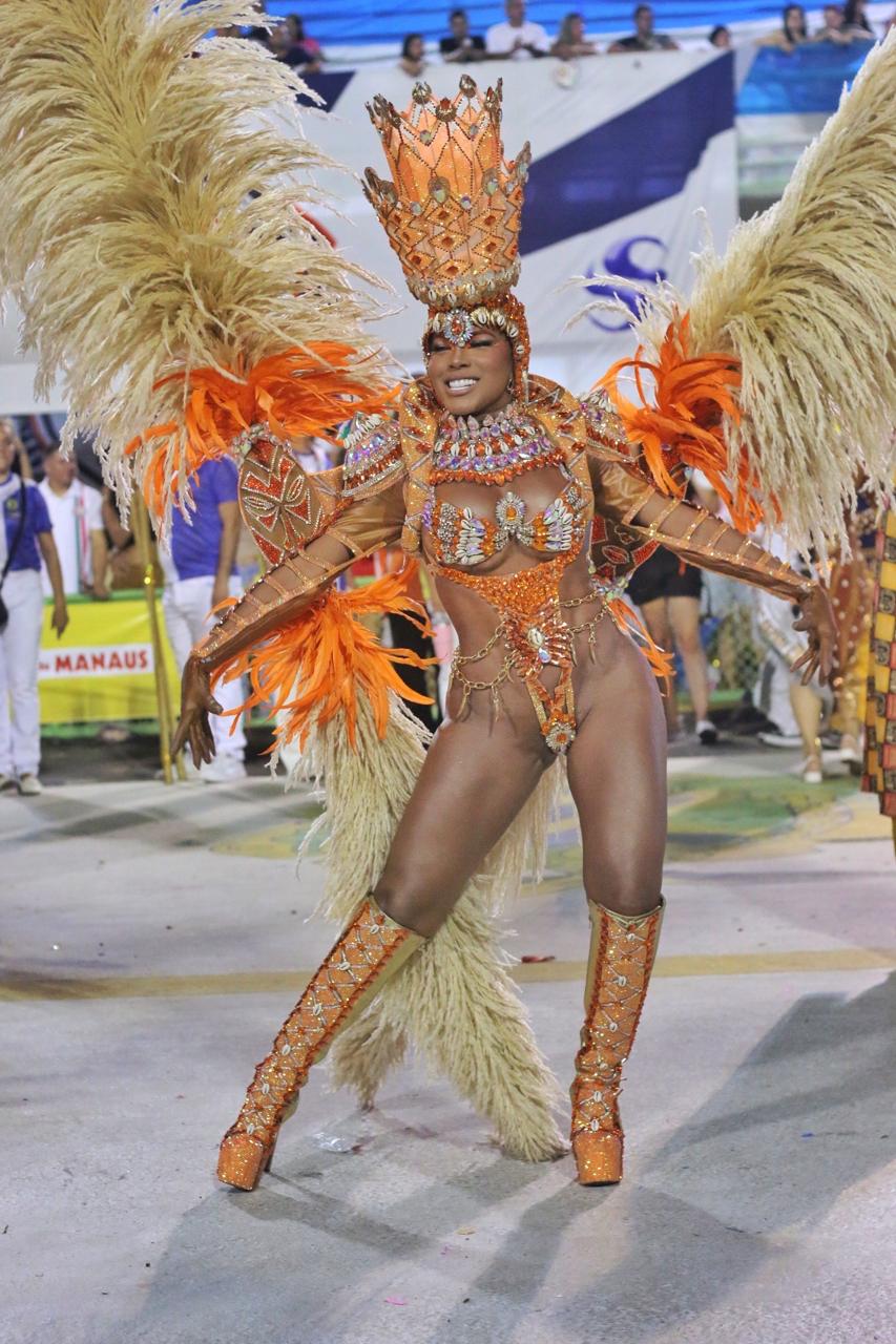 Vila da Barra entra na Avenida do Samba e debate Angola