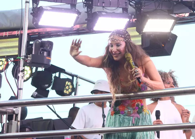 Claudia Leitte reacende polêmica religiosa após se recusar a cantar ‘Caranguejo’ no Carnaval