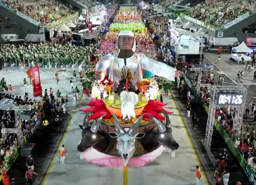 Reino Unido da Liberdade é campeã do Carnaval de Manaus de 2025