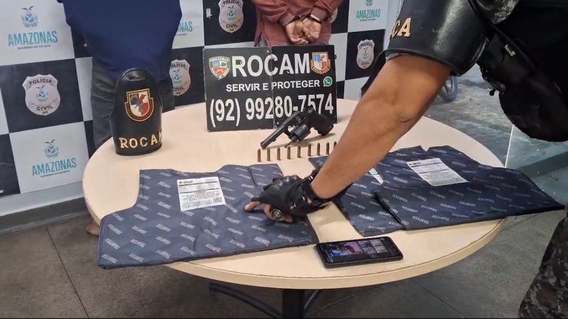 Vigilante é preso por furtar arma e coletes e levar para casa de comparsa no Puraquequara