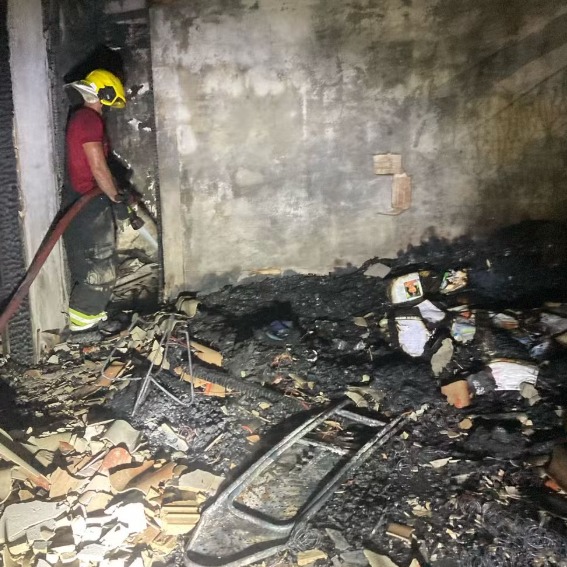 Idosa é retirada inconsciente de casa destruída por incêndio no Nova República