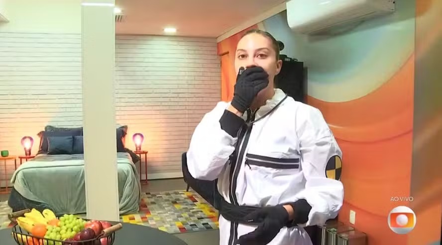 Renata é instruída por mãe de Eva a não confiar em tudo que ouve em Vitrine do Seu Fifi