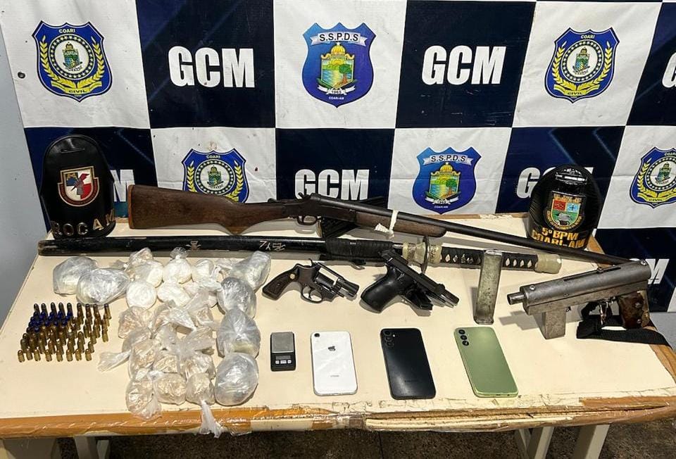 Foragido e comparsas são presos com arsenal e até espada em Coari