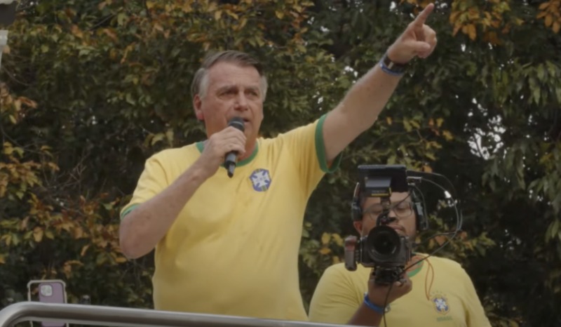 Bolsonaro diz que tem medo de ser envenenado se for preso 