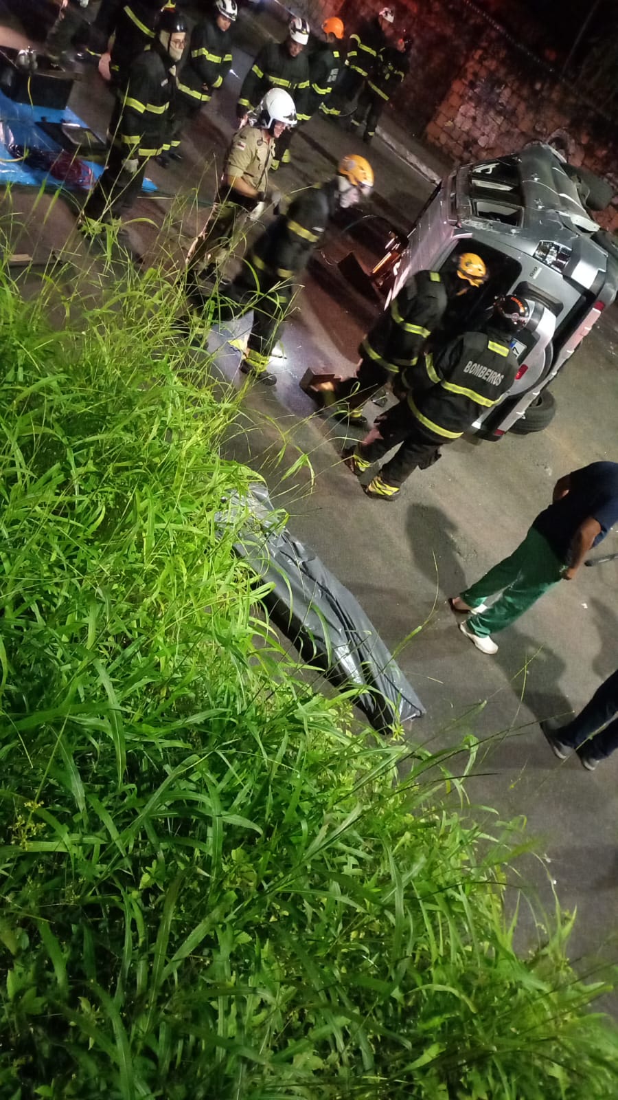 Mulher que morreu em acidente em Manaus estava no teto solar e sofreu estrangulamento