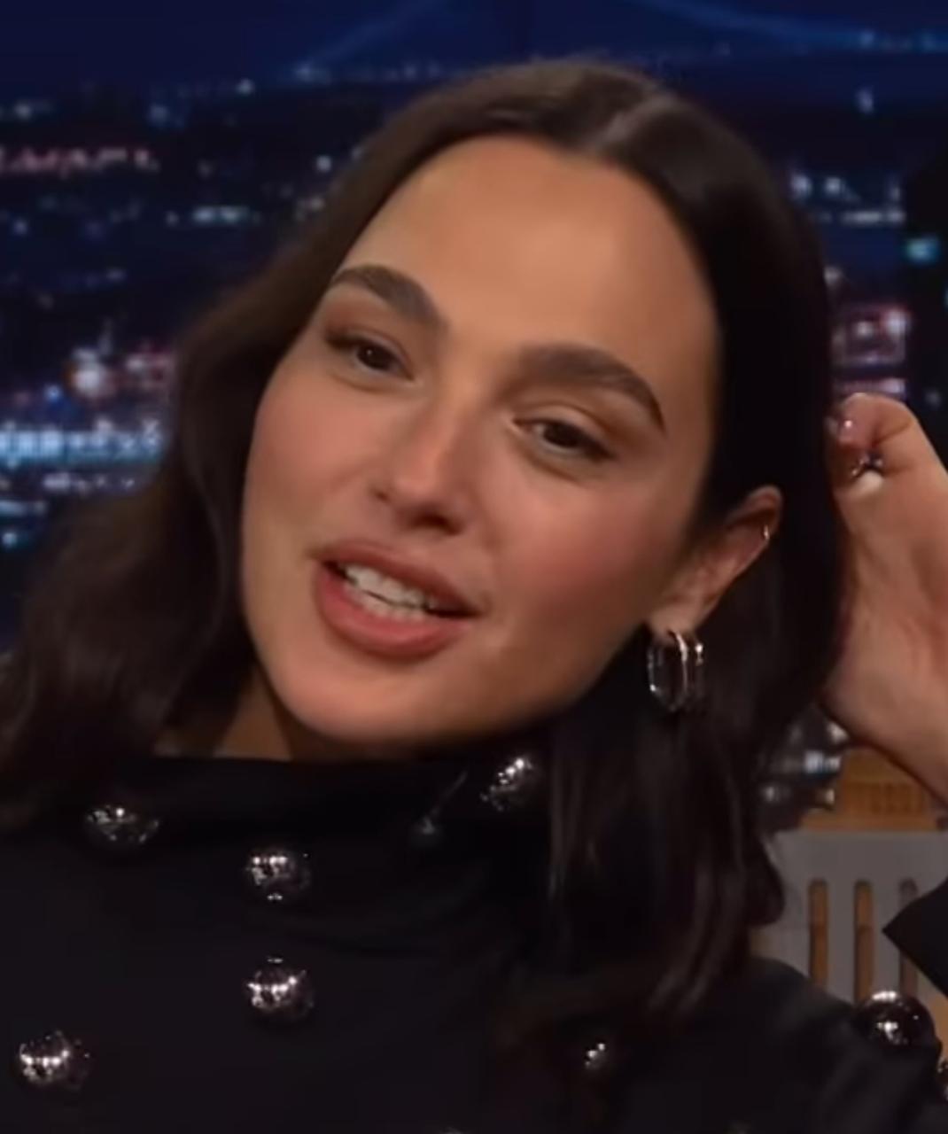 Gal Gadot revela que perdeu visão e audição devido a coágulo no cérebro