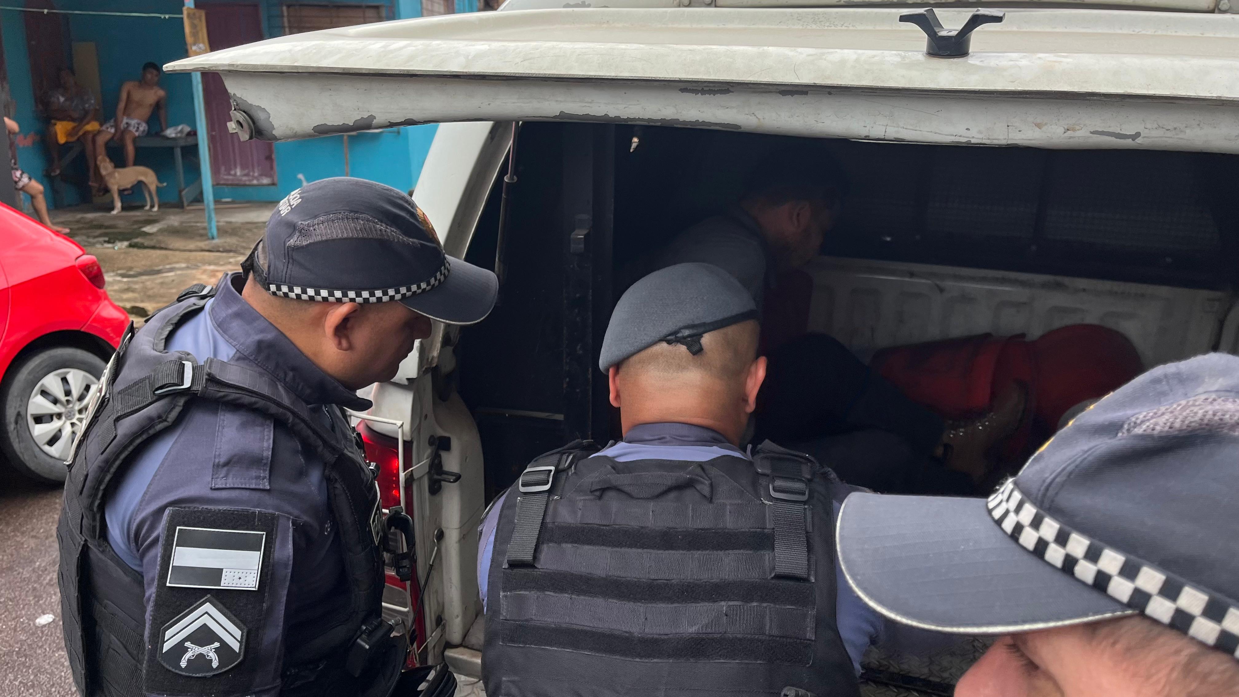 Inconformado com o fim, ex invade casa de mulher e a faz refém na Compensa