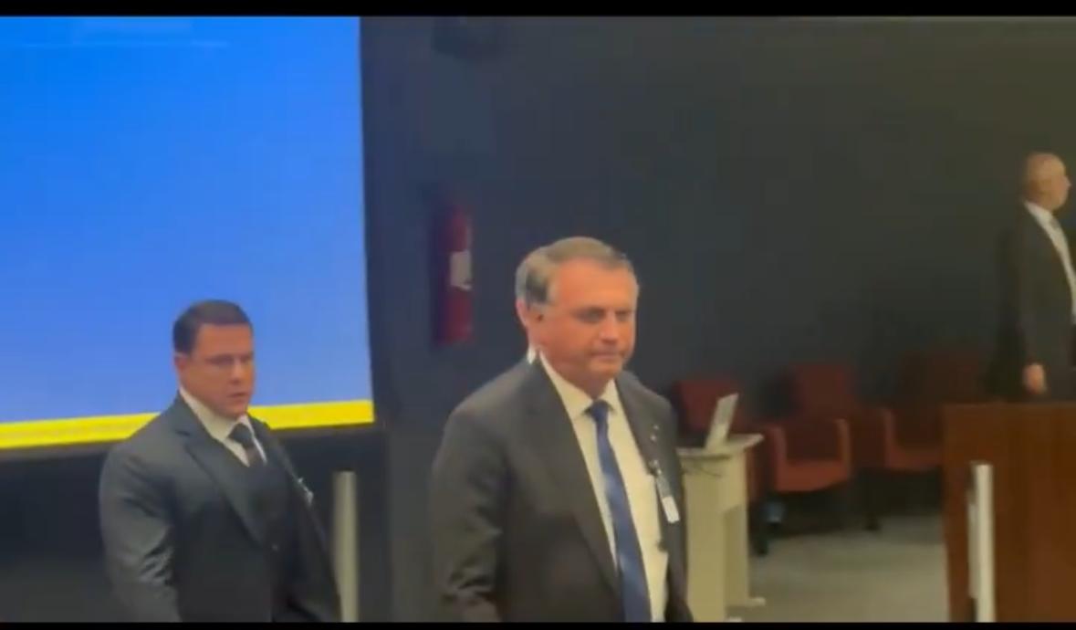 Bolsonaro vai ao STF para julgamento em que pode virar réu