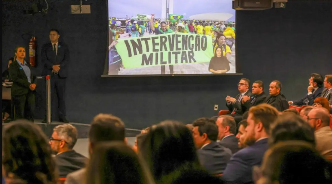 Brasil chegou perto de voltar à ditadura, diz New York Times 