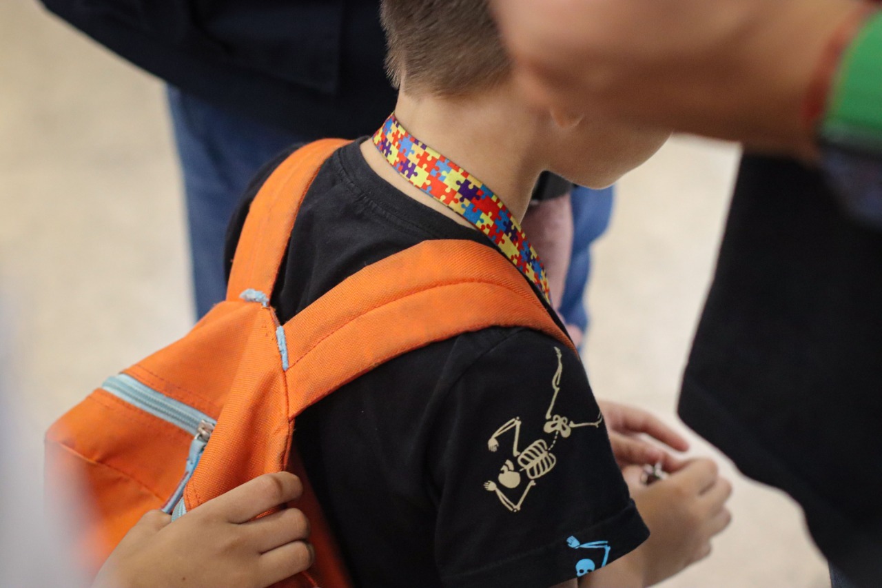 Leis que asseguram direitos das pessoas com autismo são reforçadas no Abril Azul