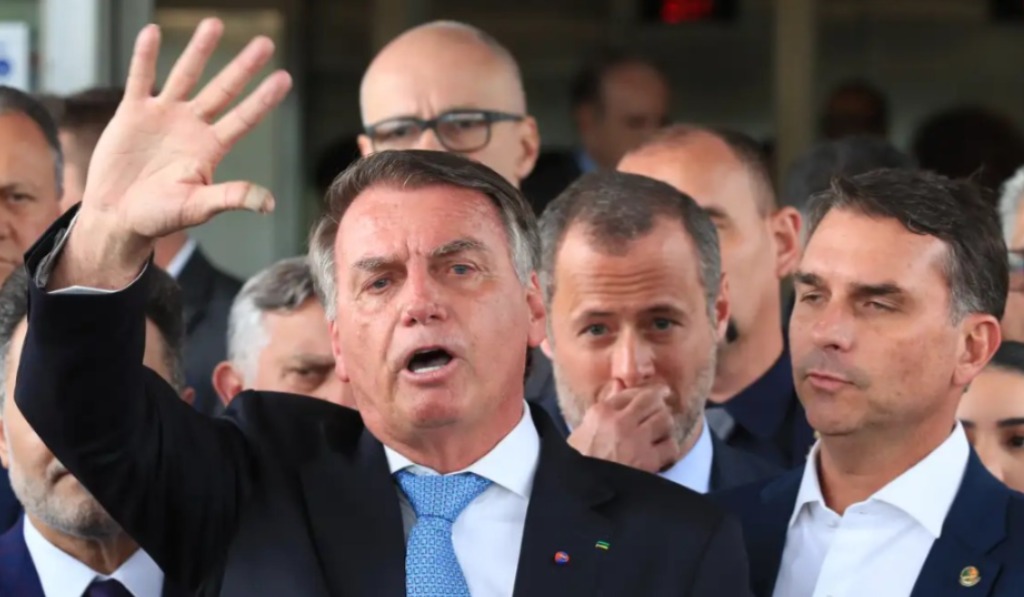 Moraes nega pedido para prender Bolsonaro após parecer da PGR