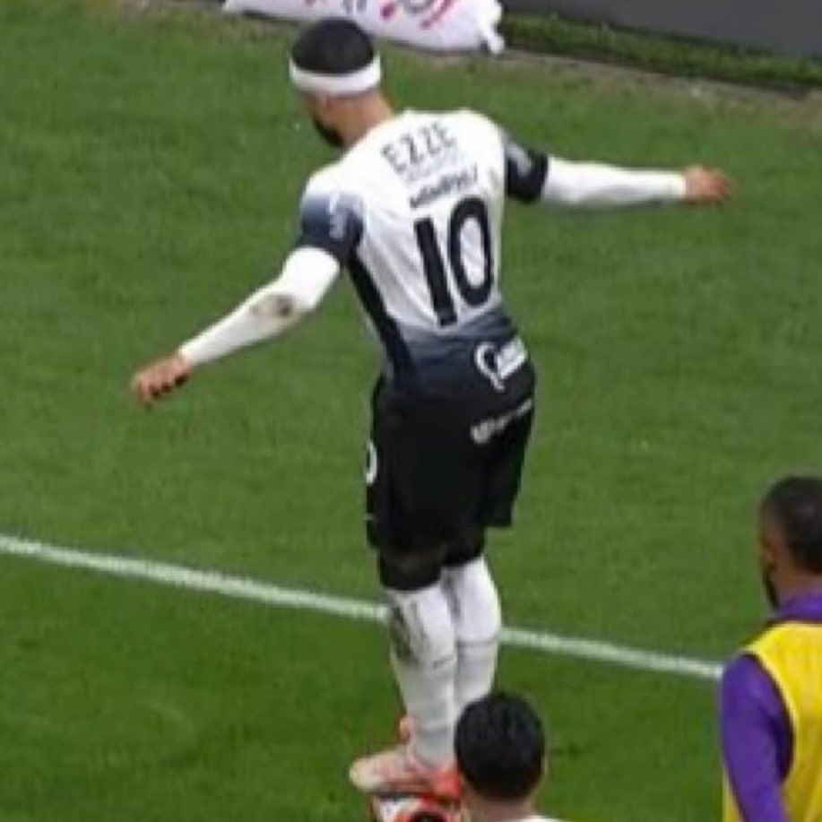 CBF repudia atitude de Memphis Depay e cria nova regra