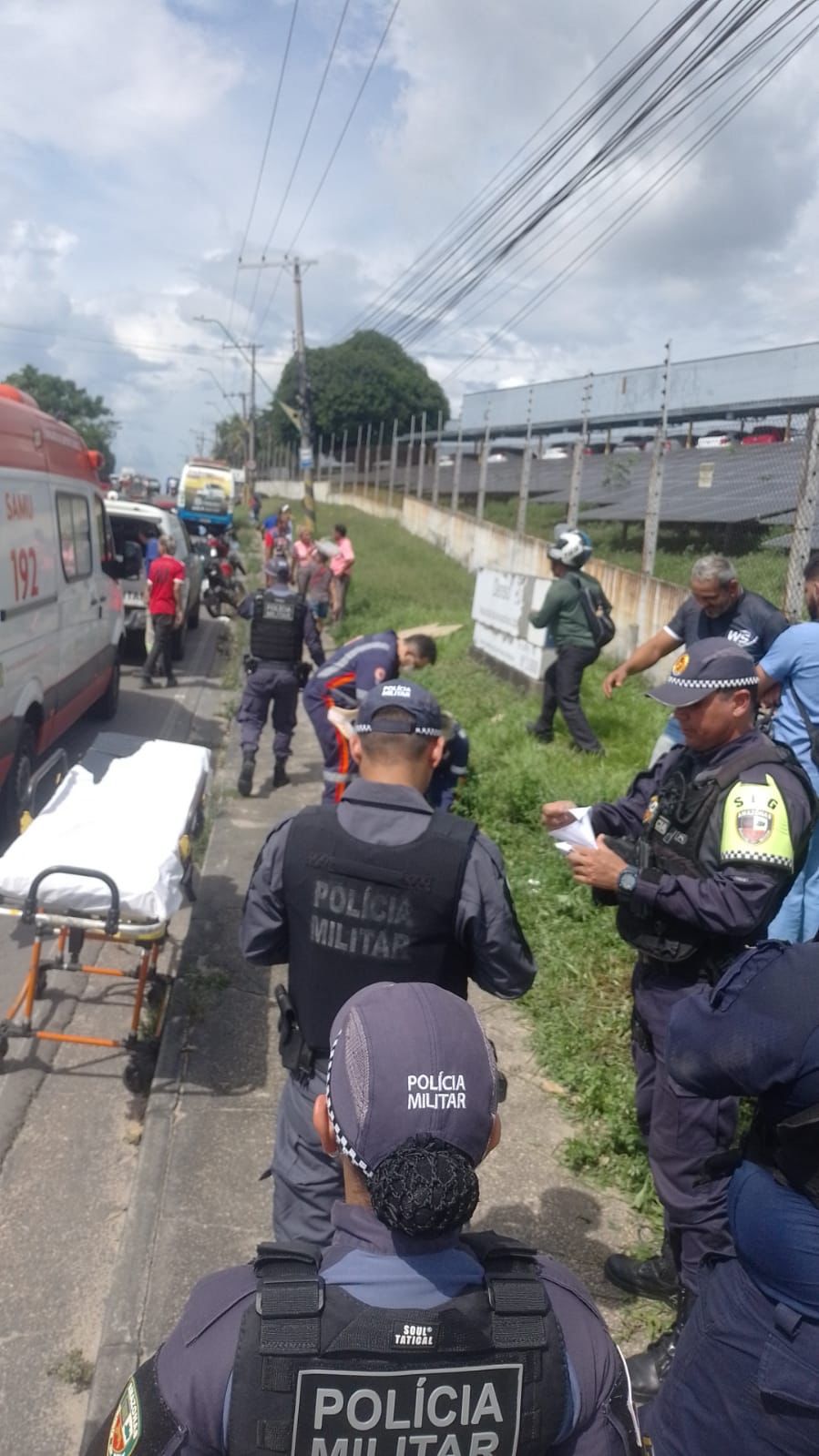 Dupla é espancada após tentar assaltar ônibus em avenida de Manaus
