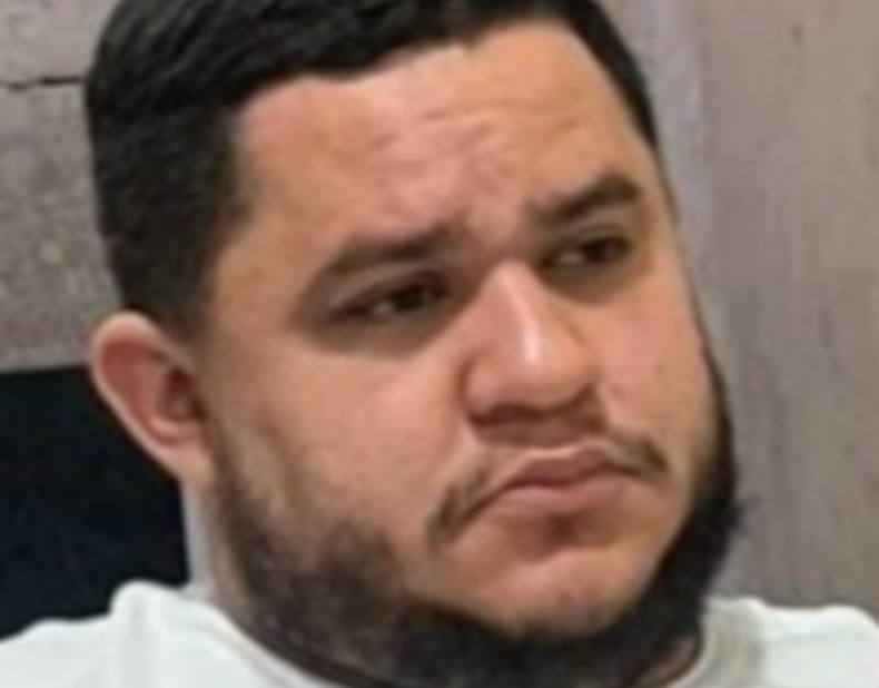 Homem é procurado após ser flagrado agredindo esposa com bebê no colo em Manacapuru