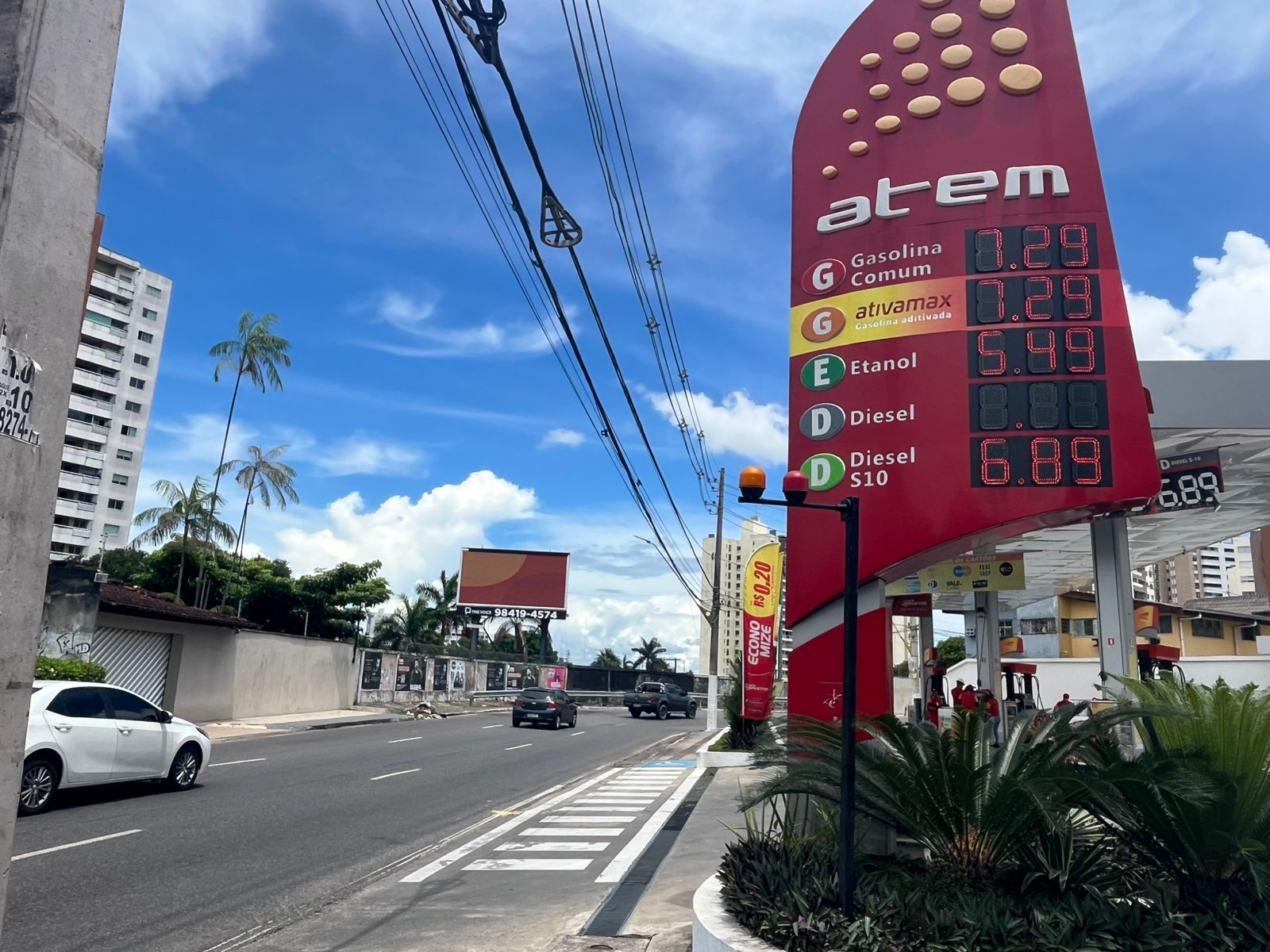 Preço da gasolina cai na Ream, mas redução não chega aos clientes em Manaus