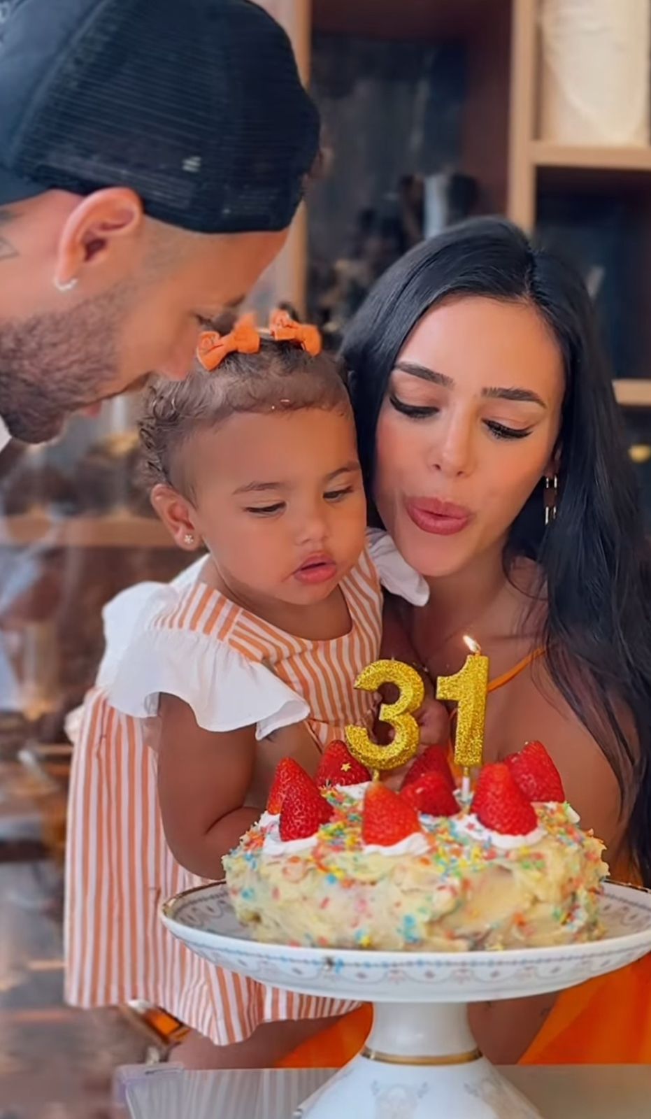 Neymar faz surpresa romântica para Bruna Biancardi em aniversário