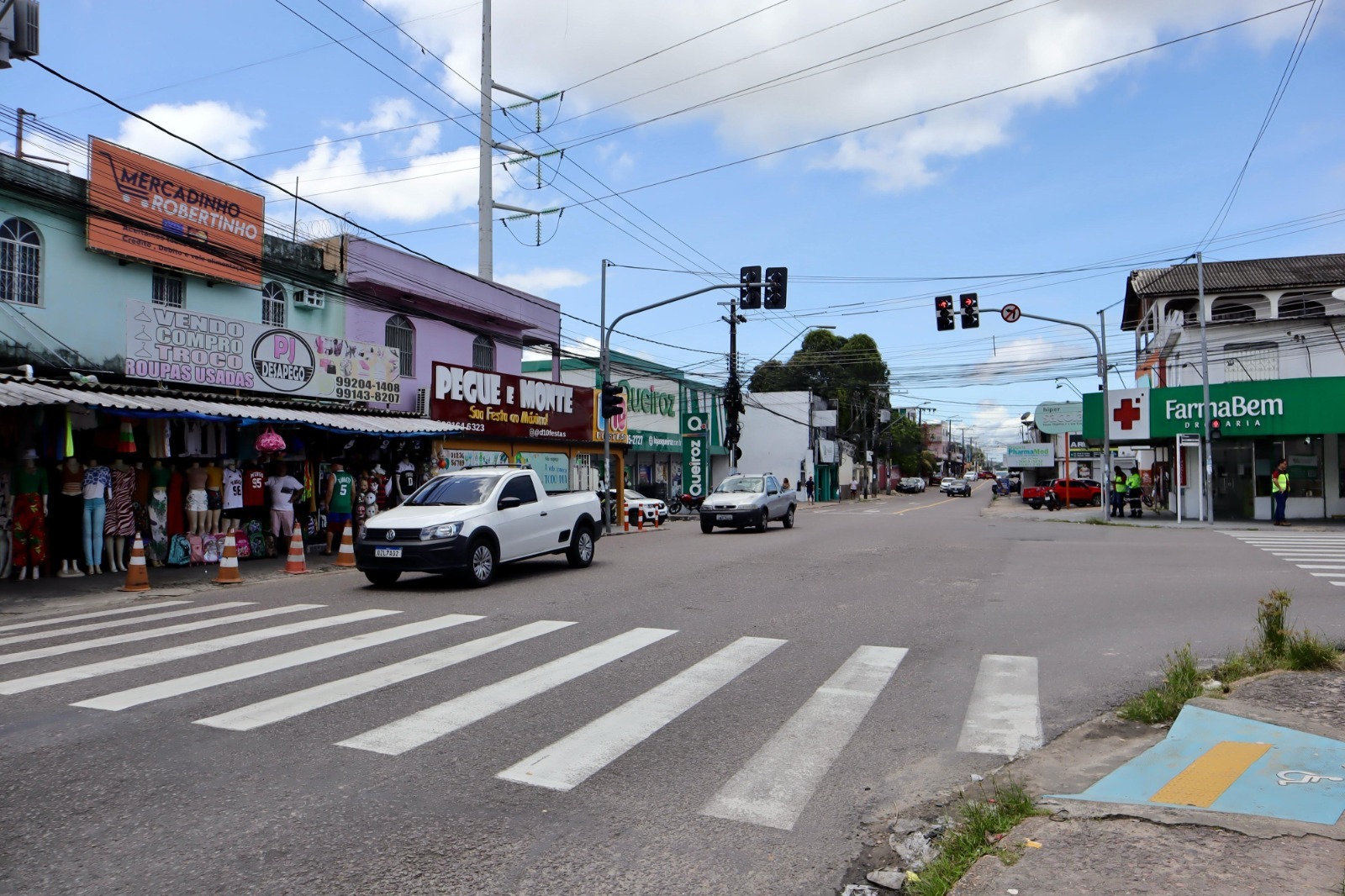 Novas faixas de tráfego são implantadas para melhorar mobilidade em Manaus