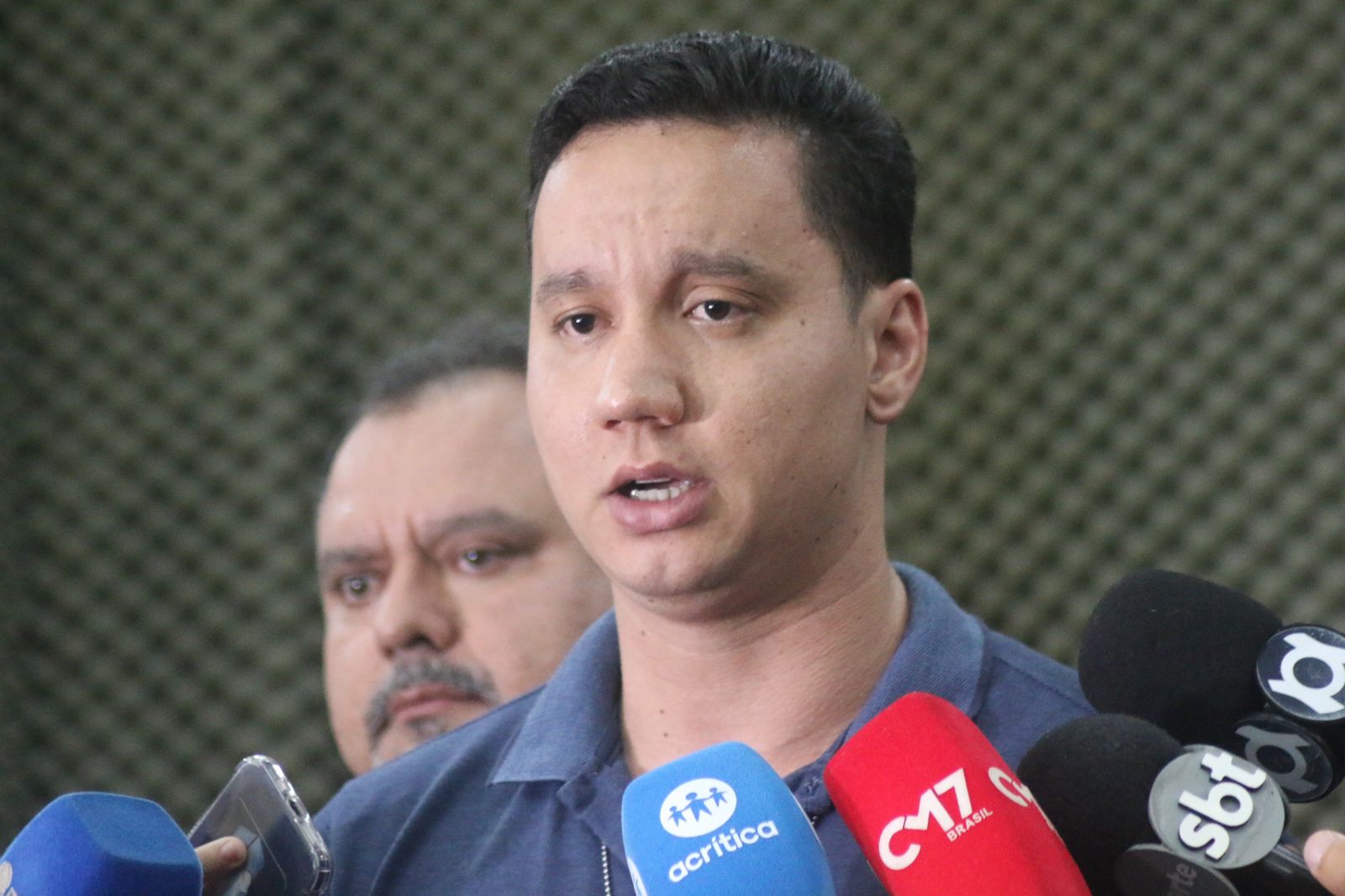 Dono de sítio é preso suspeito de manter casal com bebê em trabalho escravo em Manacapuru