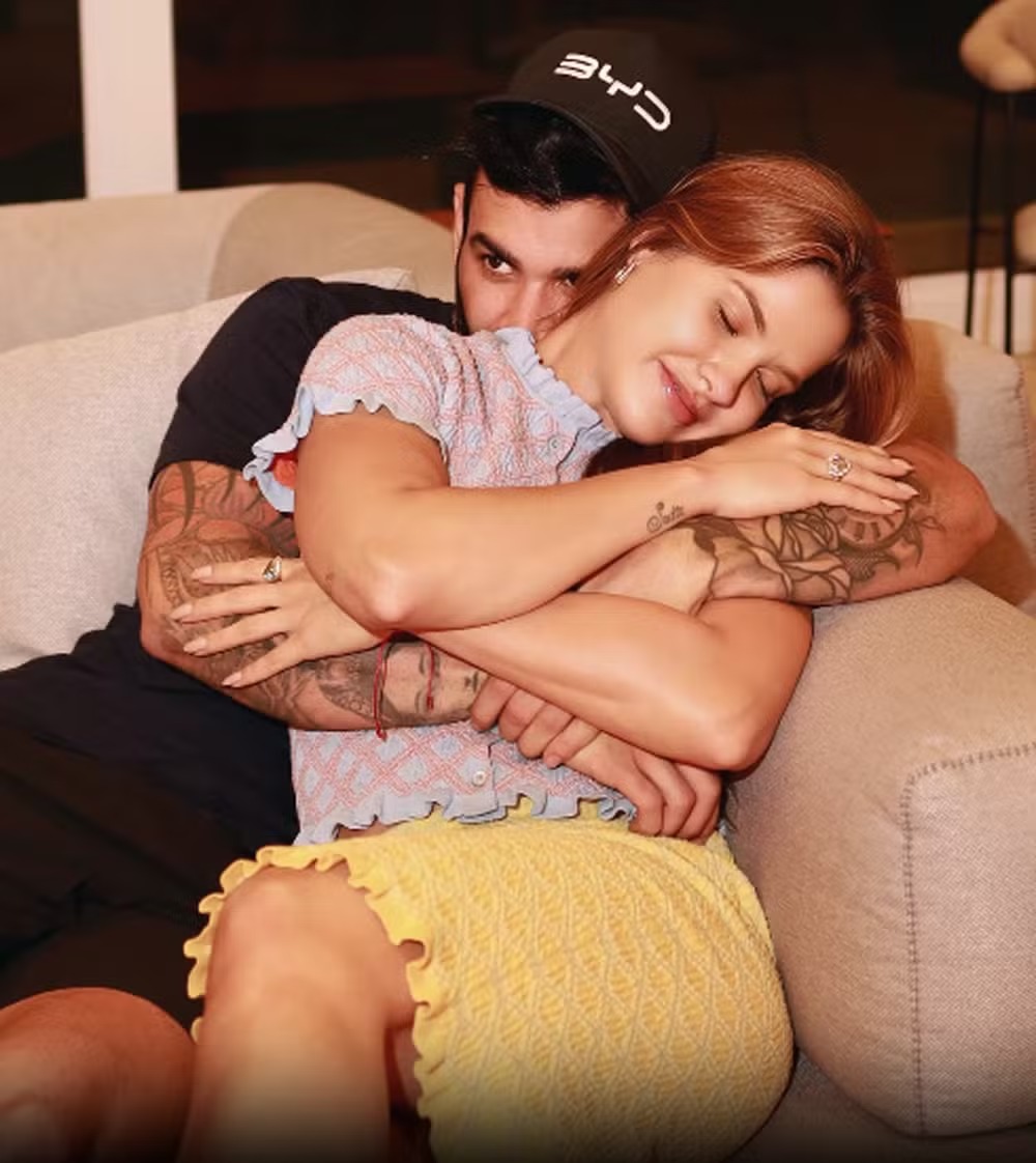 Andressa Suita se pronuncia sobre rumores de gravidez