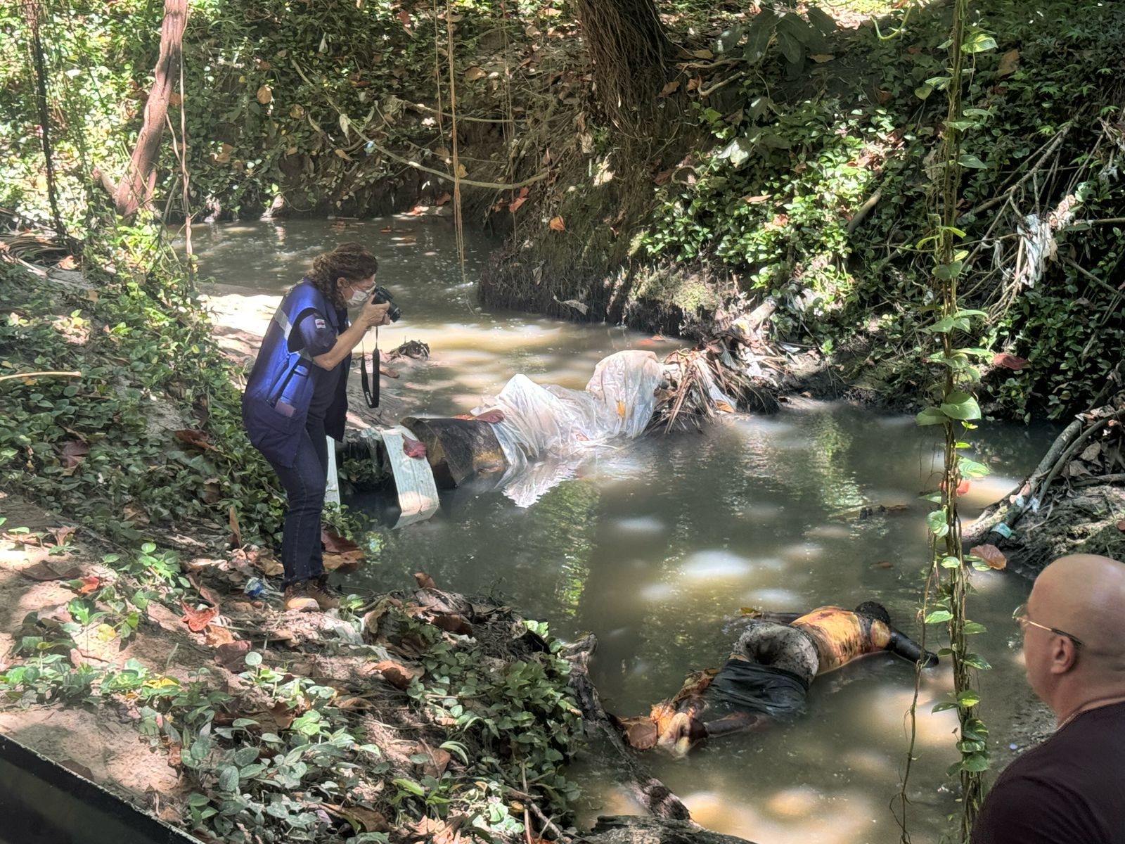 Homem achado em igarapé no Adrianópolis foi torturado e teve olhos arrancados