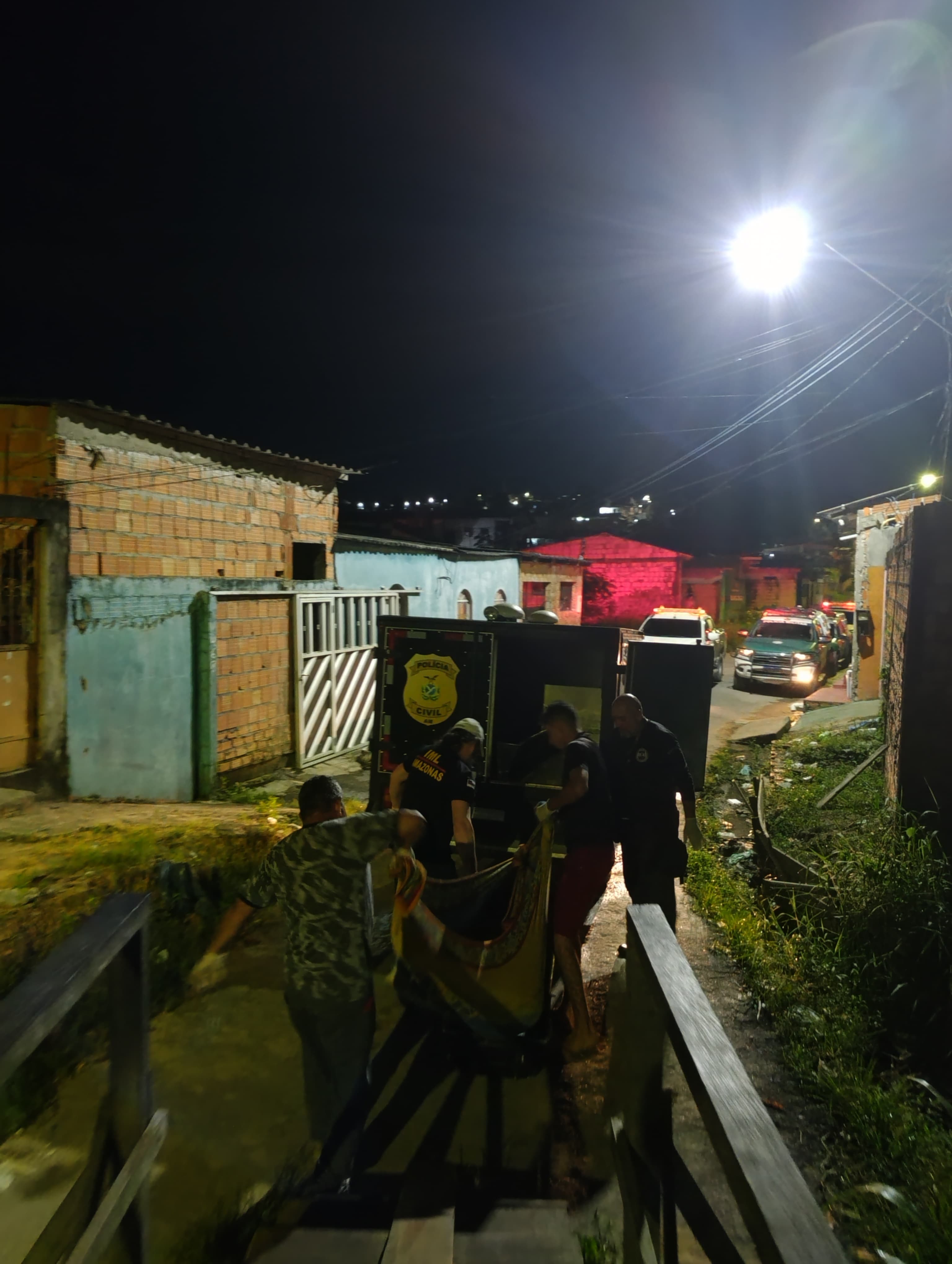 Homem é assassinado com pedradas na cabeça em beco na Cidade de Deus