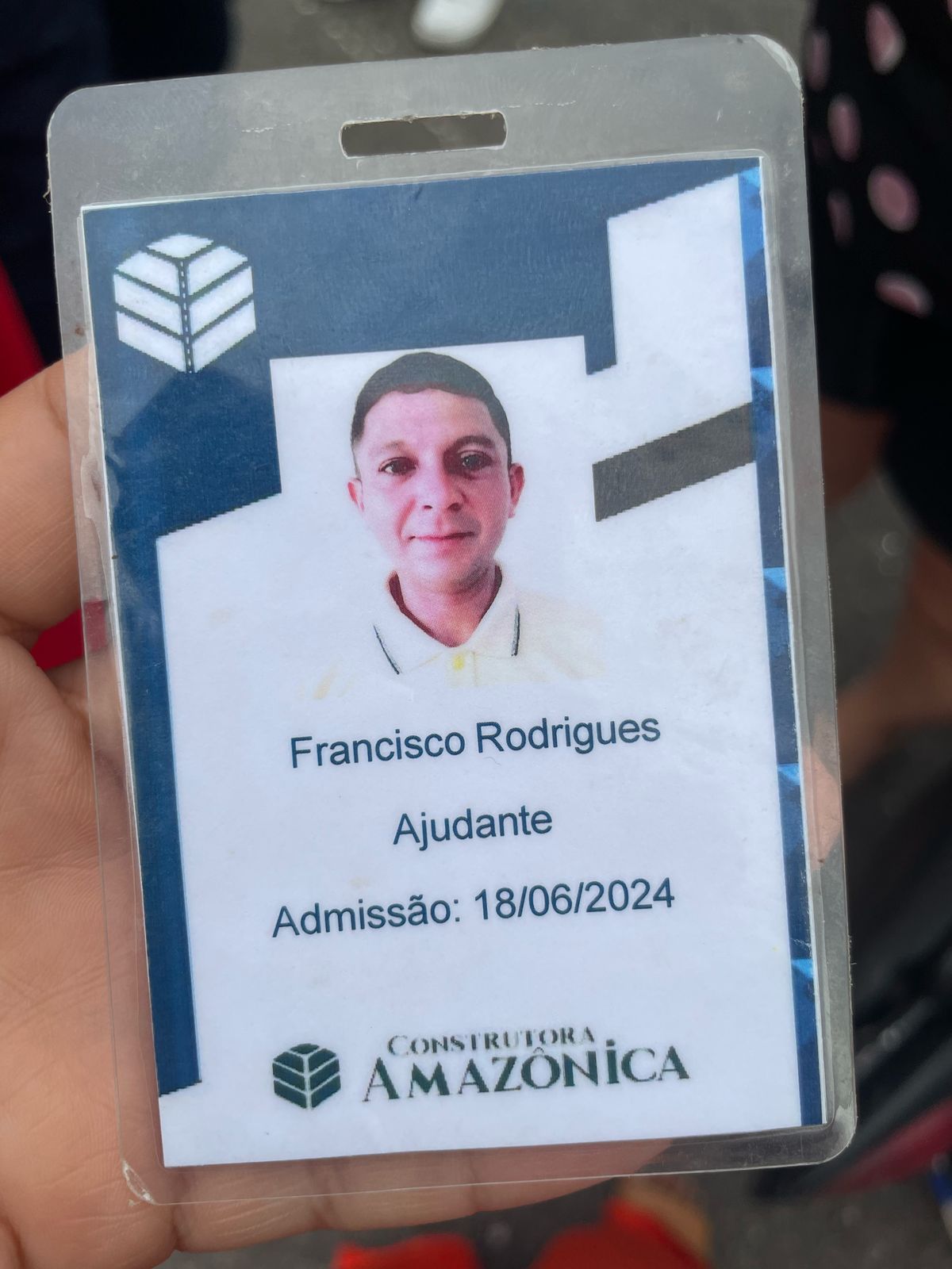 Motorista diz que motociclista morto em acidente avançou sinal; família contesta versão