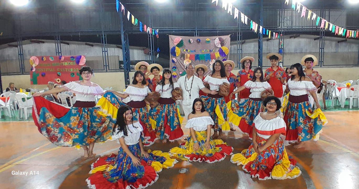 Oficinas de danças afro-brasileiras transformam auditório de escola em palco cultural em Manaus