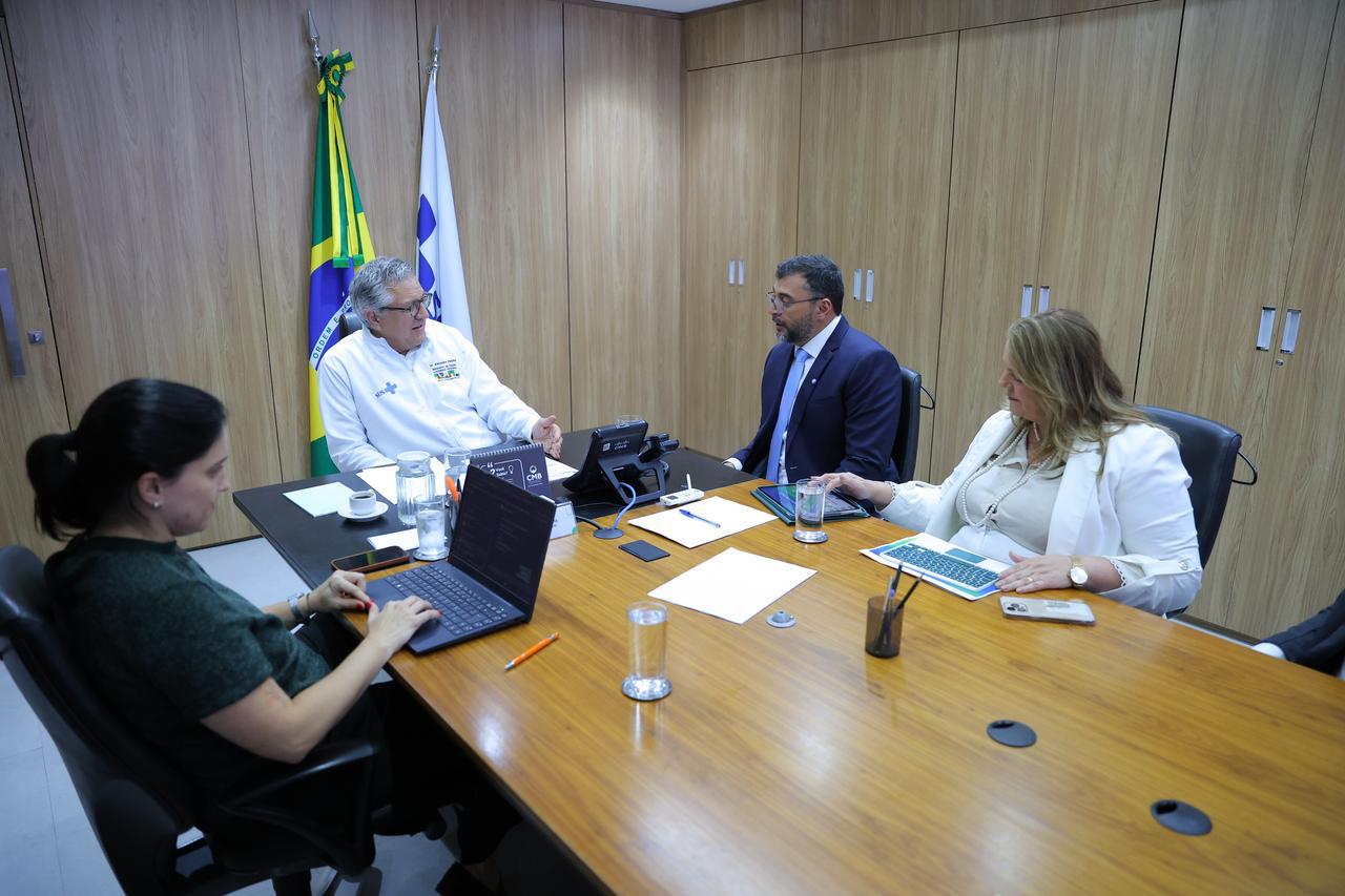 Wilson Lima mostra a Padilha avanços da saúde no Amazonas