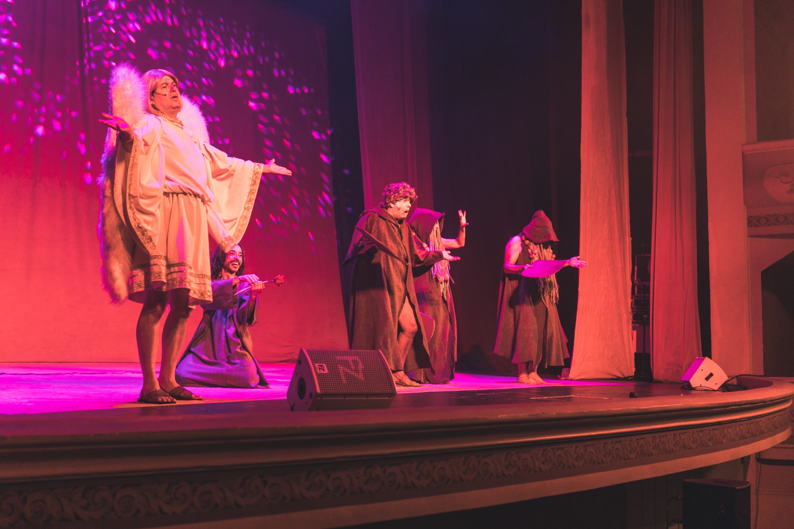 Melhores do Mundo apresentam espetáculo 'Hermanoteu na terra de Godah' em Manaus; confira