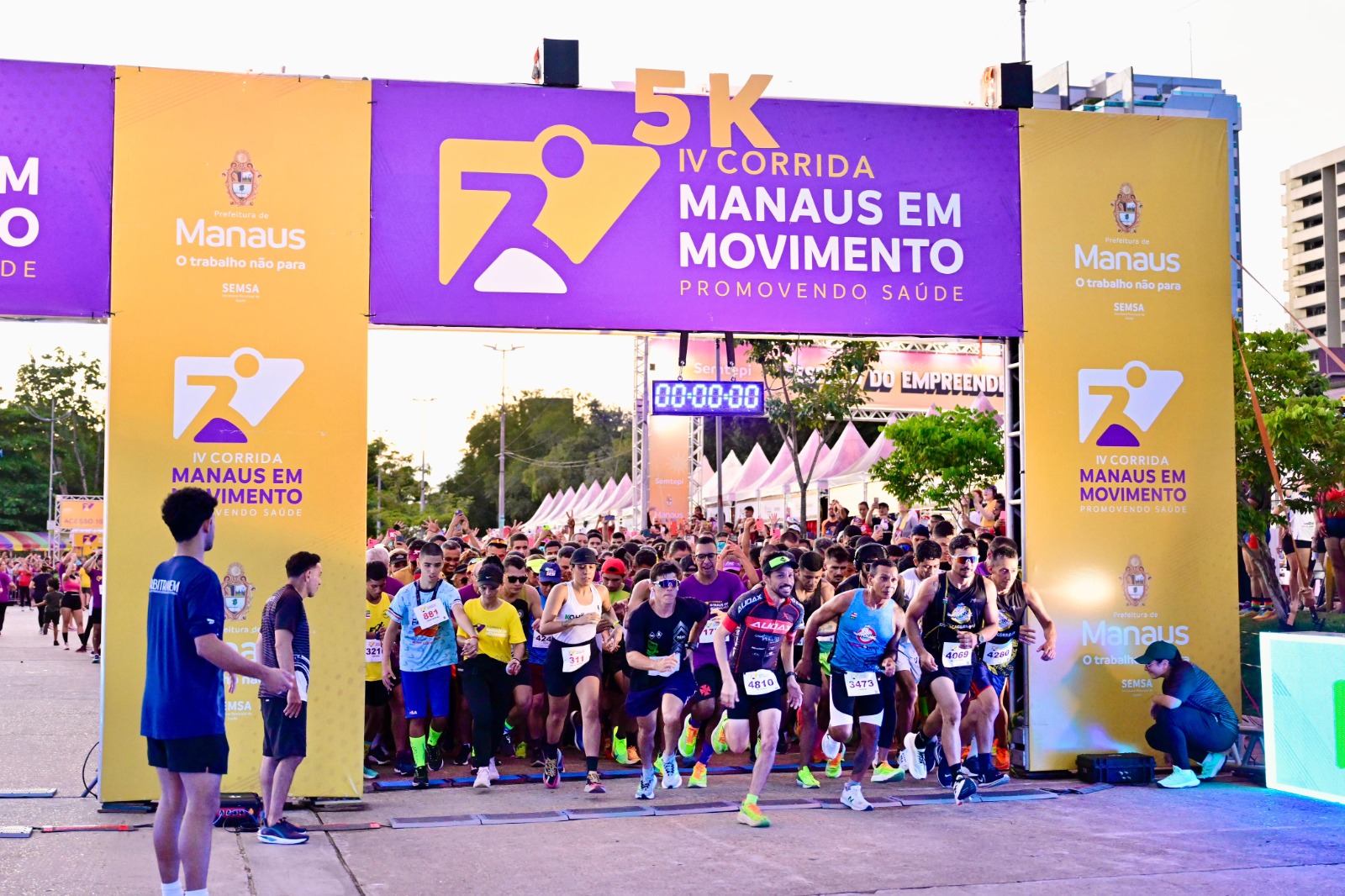Mais de 7 mil pessoas participam da corrida ‘Manaus em Movimento’ na Ponta Negra