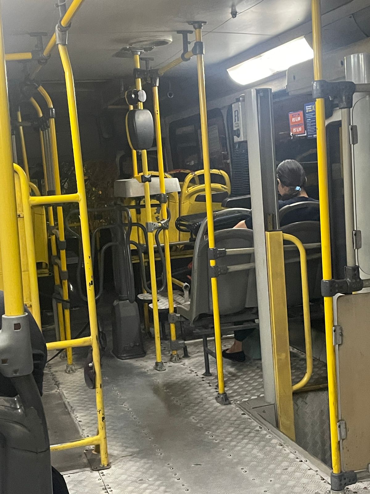 Ônibus começam a circular sem cobradores em Manaus