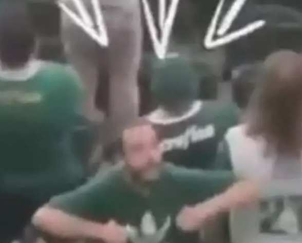 Palmeirense nega racismo e afirma que gesto era imitação de galinha