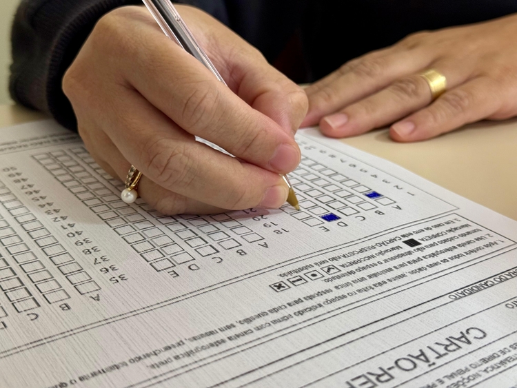 Justiça anula questão de concurso da PMAM e manda reclassificar candidato 