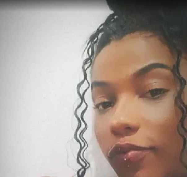 Jovem é morta a facadas após ser atraída para falso encontro no Rio