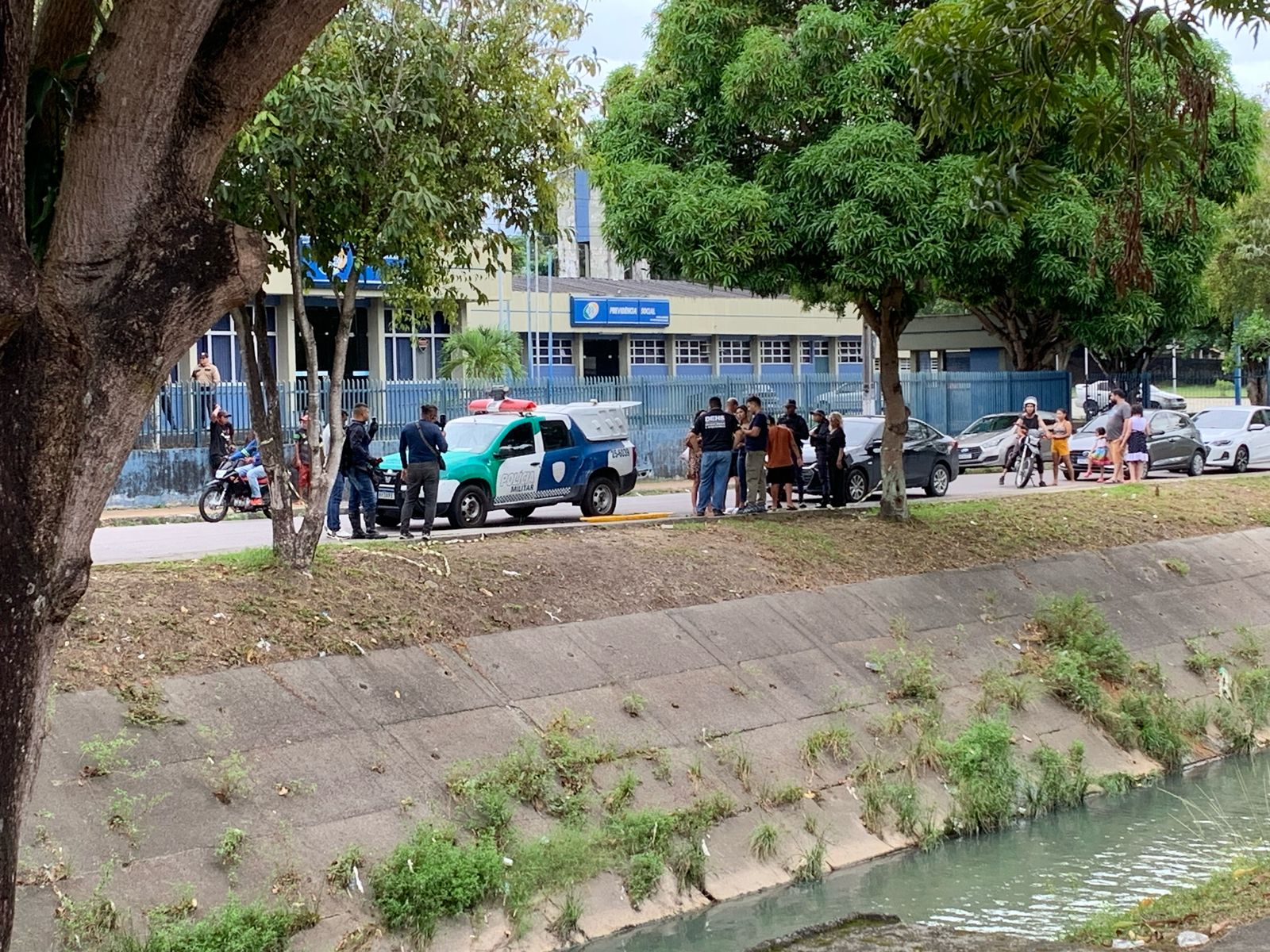 Homem é espancado e tem corpo lançado em igarapé na Cachoeirinha