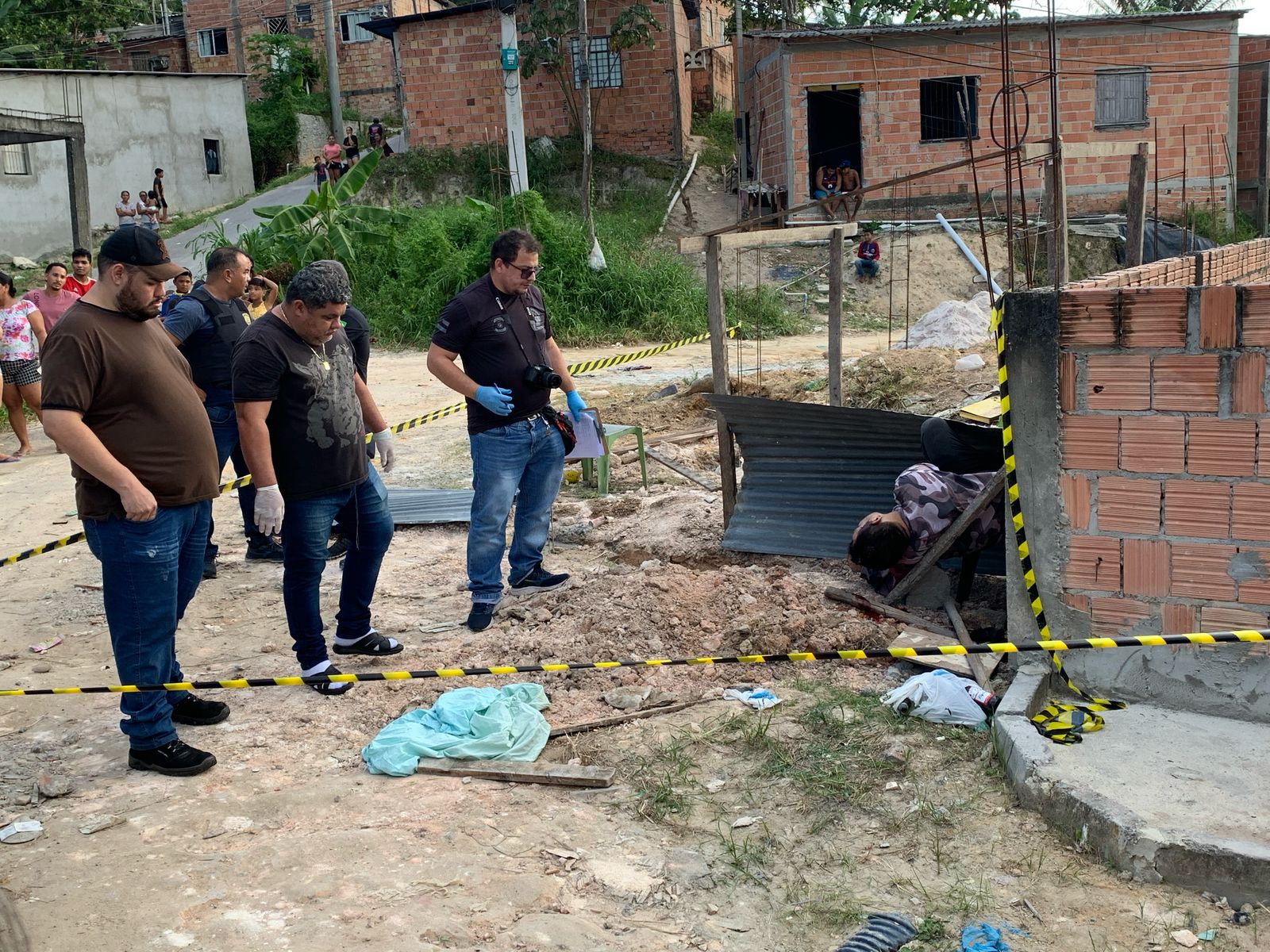 Agente de portaria é assassinado a tiros em Manaus enquanto construía box