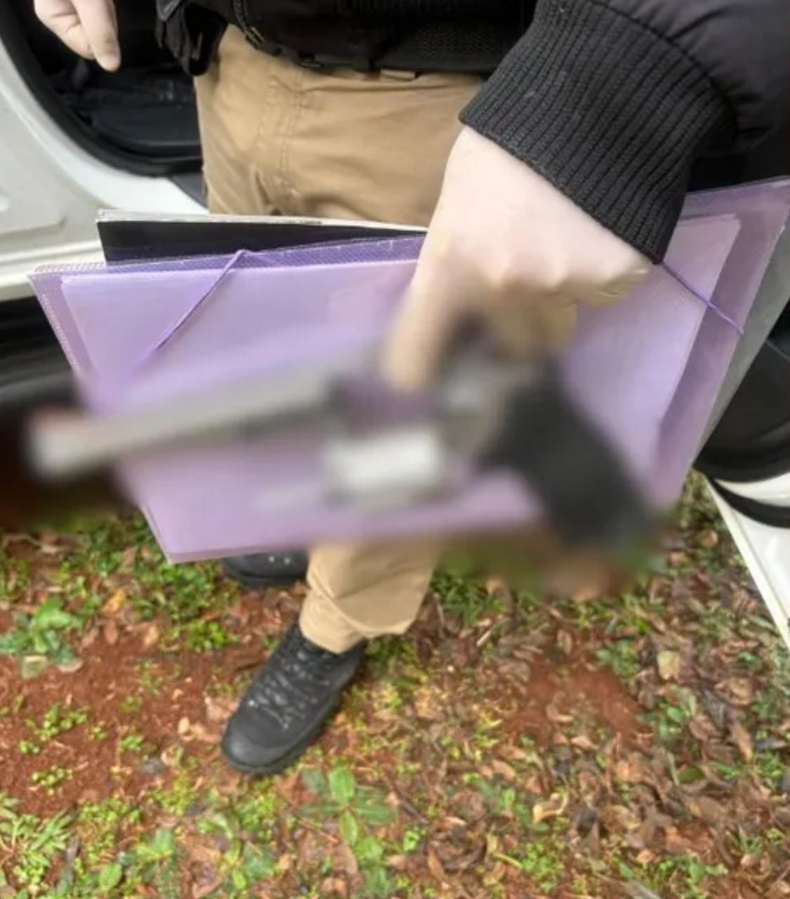 Adolescente mata avó a tiros após ser proibido de usar o celular