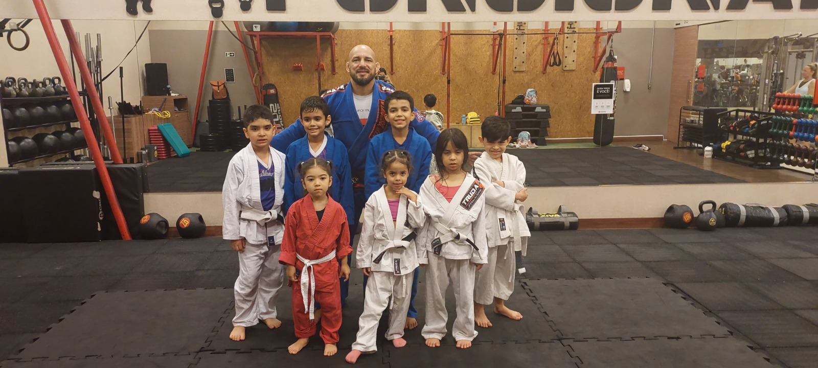 Prática de atividades físicas auxilia no desenvolvimento das crianças e reduz tempo de uso de tela