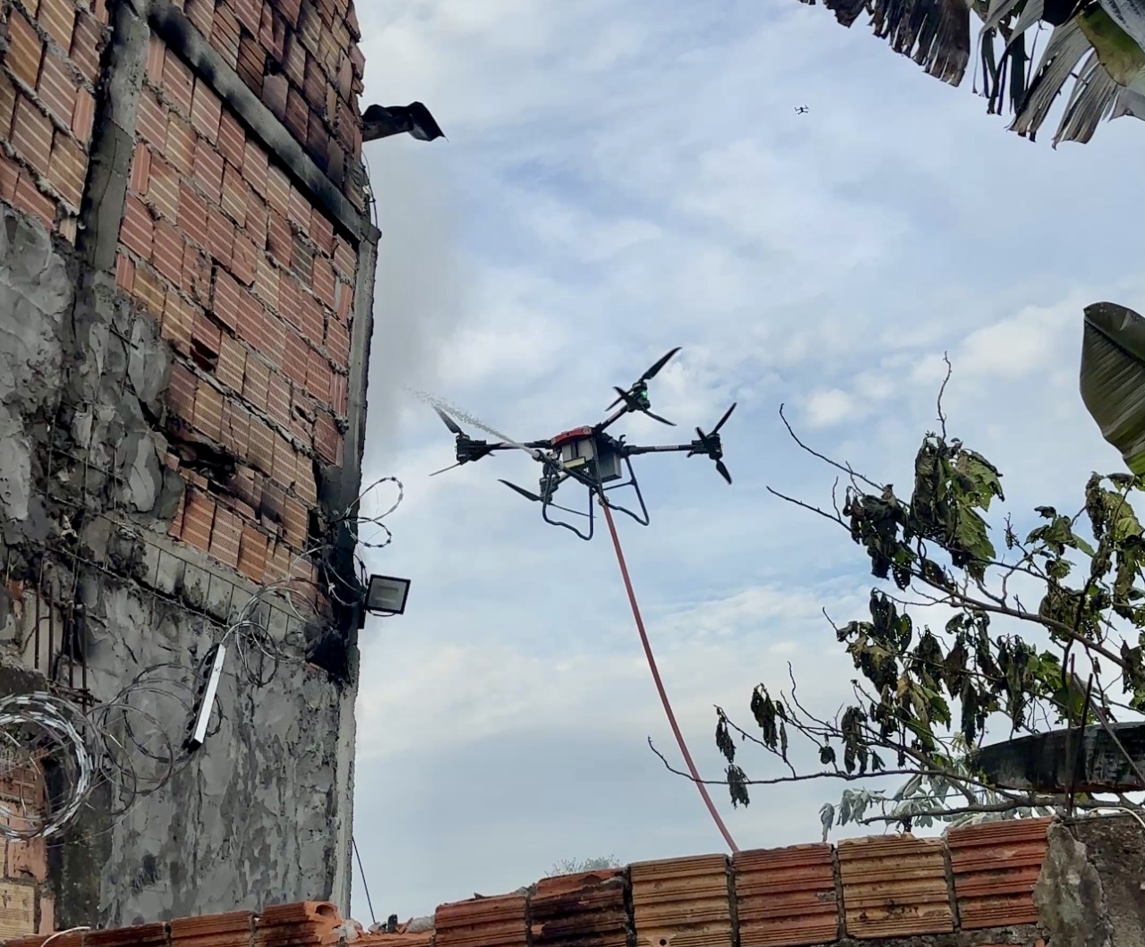 Drone é usado para combater incêndio na Zona Norte de Manaus