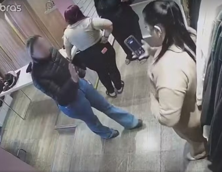 Dona de loja tranca suspeita de furto até chegada da polícia em MG