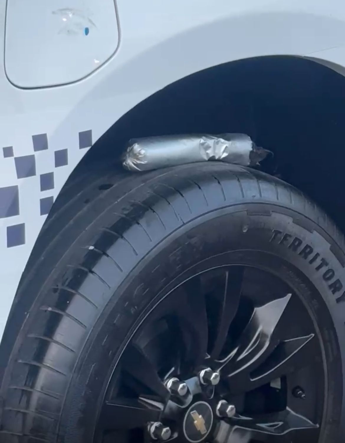 Suposta bomba é achada na roda de viatura horas antes de entrega no São José