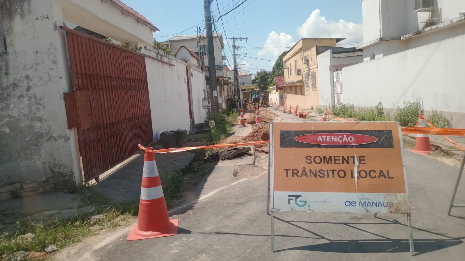 Moradores do Japiim sofrem com obra surpresa da Águas de Manaus