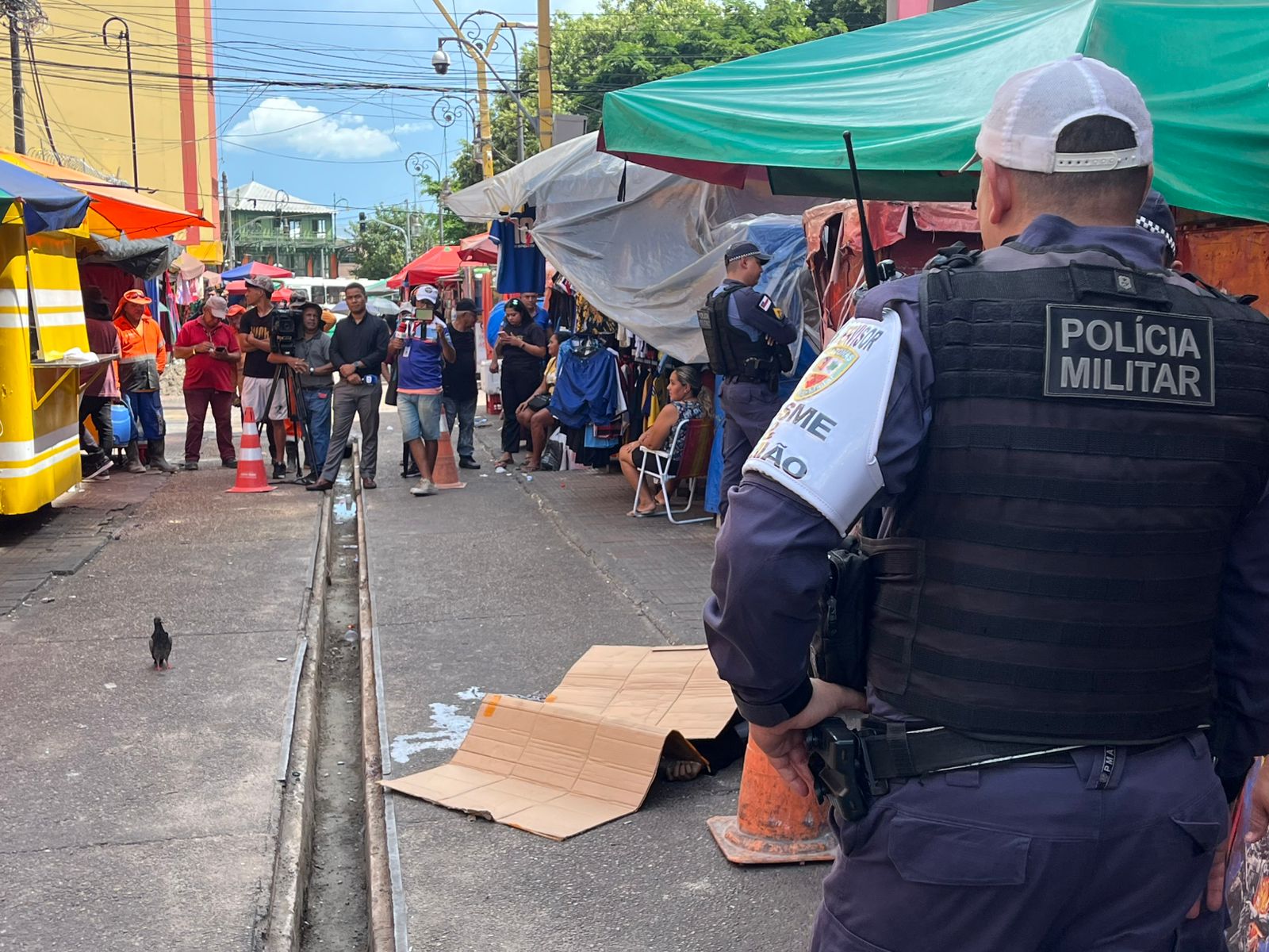 FOTOS: Homem é morto a tiros no Centro de Manaus