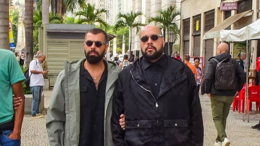 Famosos e fãs chegam ao velório de Preta Gil